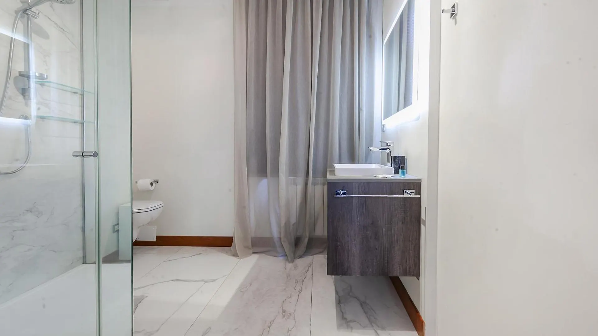 San Babila Luxury Suite - In The Heart Of Fashion Disctrict Milano Italien