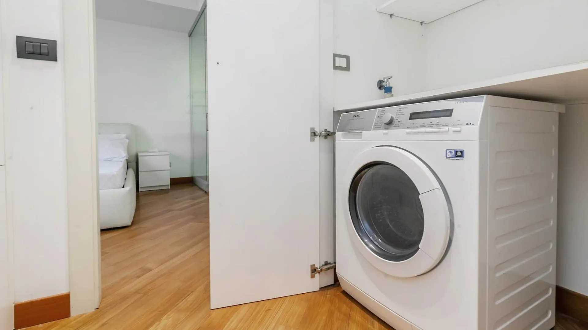San Babila Luxury Suite - In The Heart Of Fashion Disctrict Milan Apartment