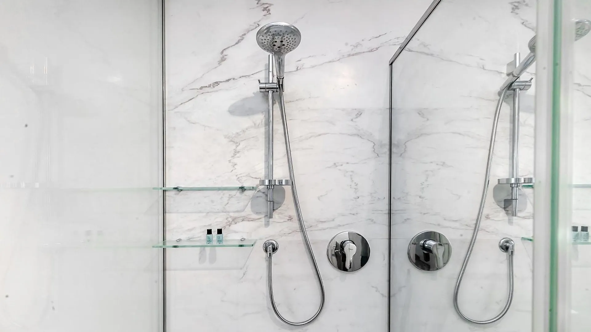 Apartment San Babila Luxury Suite - In The Heart Of Fashion Disctrict Milan Italy