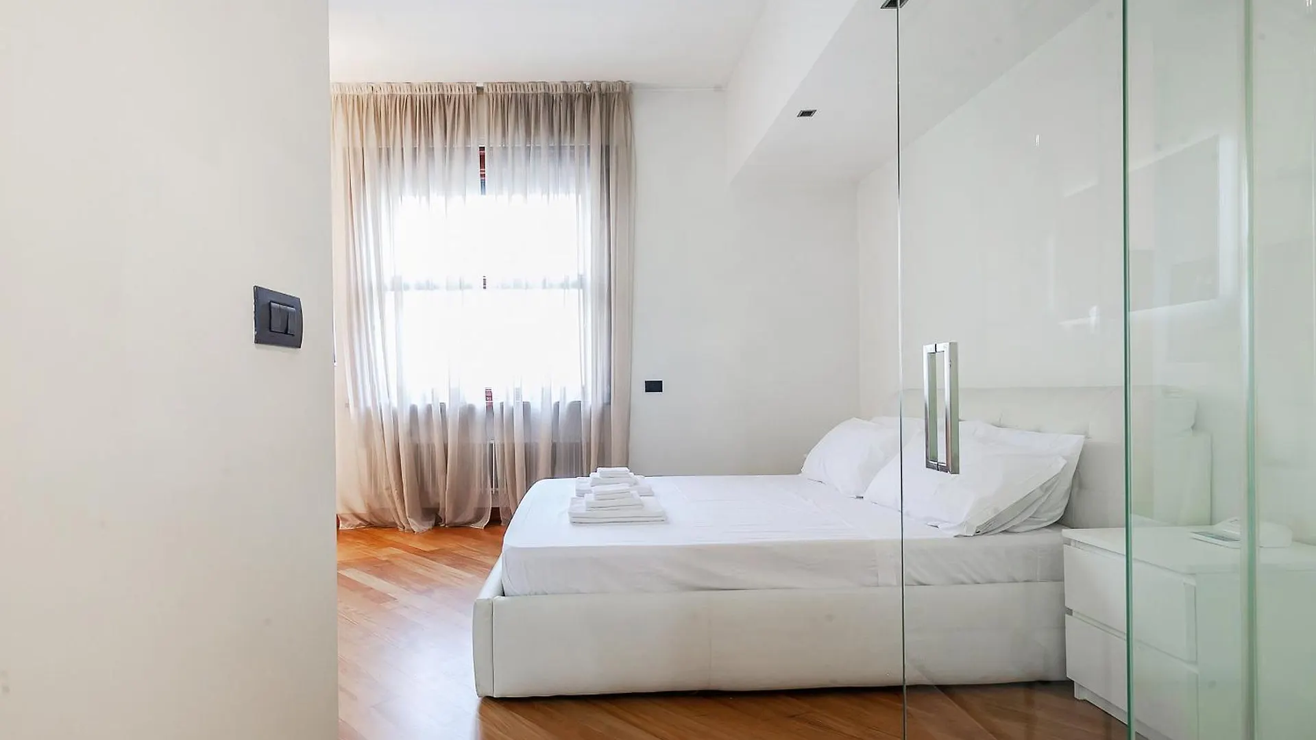 Apartment San Babila Luxury Suite - In The Heart Of Fashion Disctrict Milan Italy