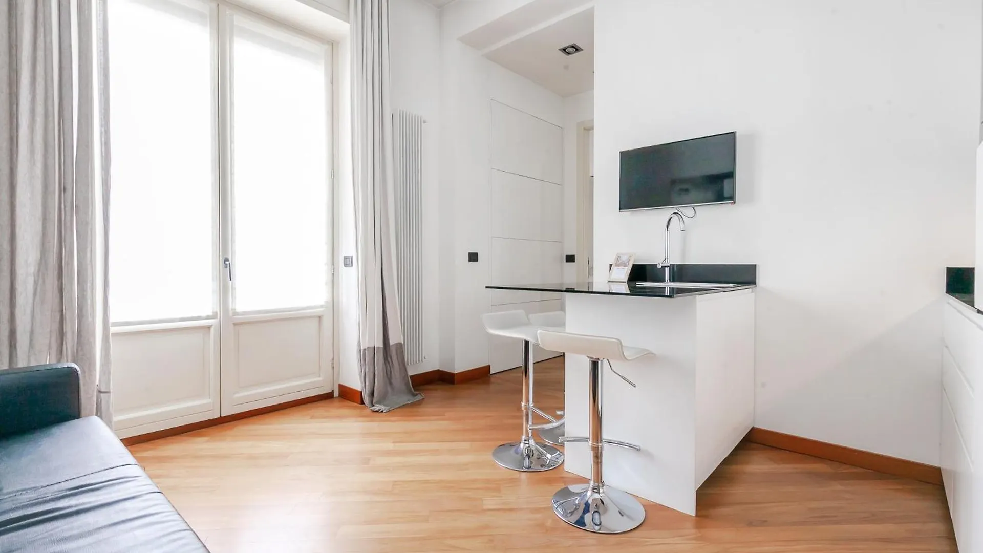 San Babila Luxury Suite - In The Heart Of Fashion Disctrict Milan Apartment