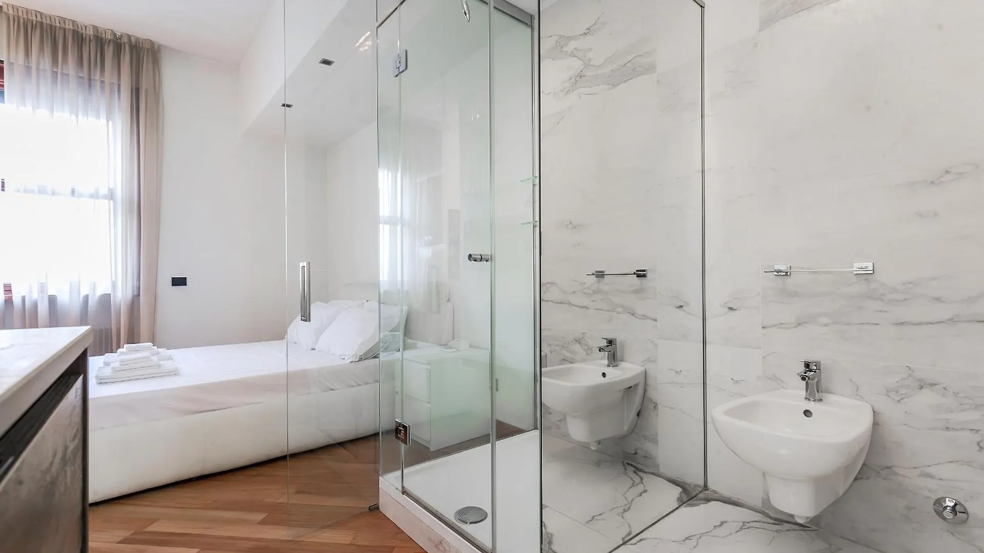 San Babila Luxury Suite - In The Heart Of Fashion Disctrict Milan Apartment